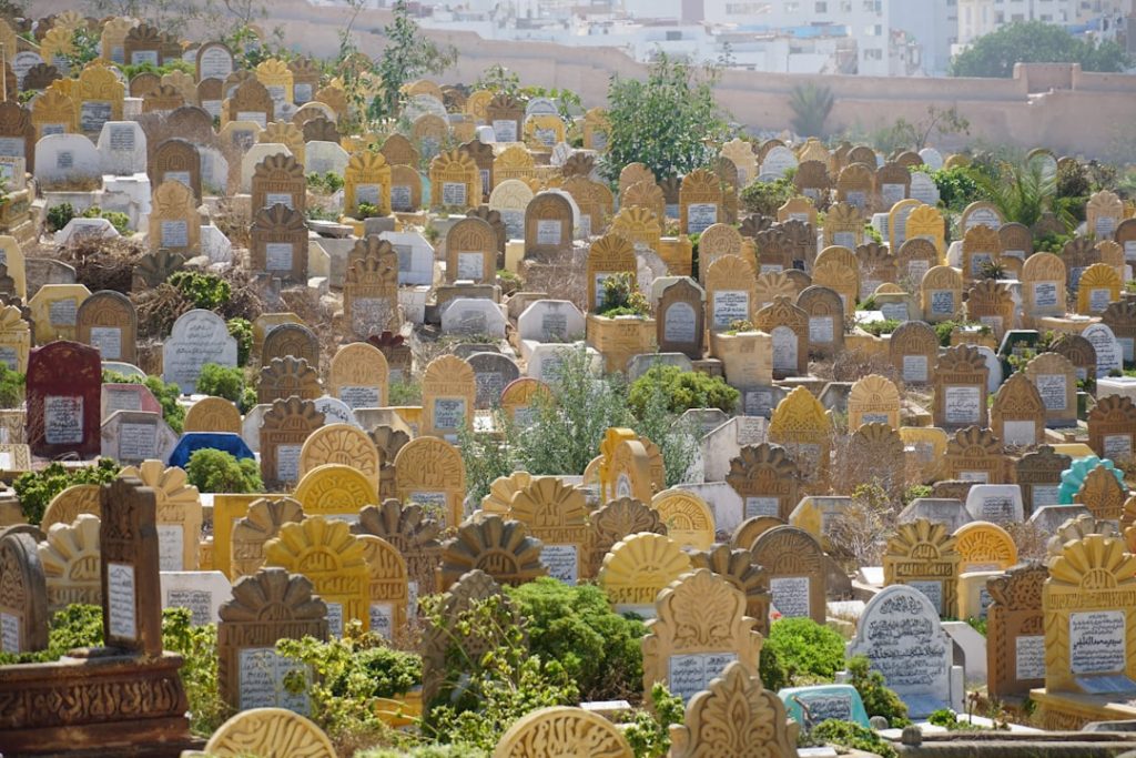 İran'daki cenaze ve anma gündemini anlatan temsili mezarlık görseli