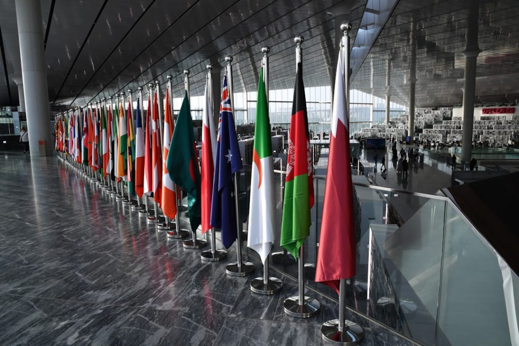 Türkiye, Avrupa ve Kıbrıs gündemindeki diplomatik tartışmayı anlatan temsili uluslararası bayrak görseli